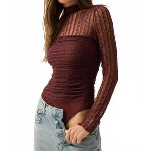 NEW PROMESA lace bodysuit in burgundy